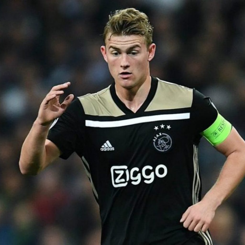 Terinspirasi Tiki-Taka De Ligt,Menjadi Bek Tangguh