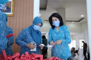 TP PKK Muba Gagas Pembuatan Pelindung Muka Untuk Tenaga Medis