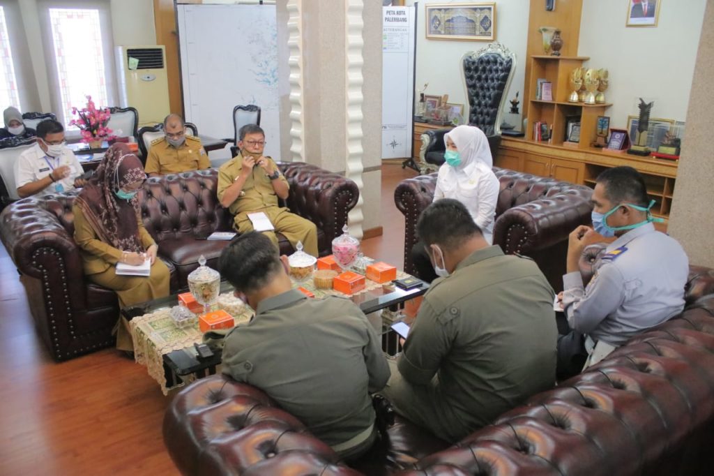 Fitrianti Agustinda Lakukan Rapat Gabungan Tangani Anjal Yang Mulai Meresahkan