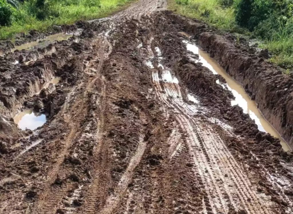 Warga Minta Pemerintah Lahat Peduli Jalan Kikim Timur