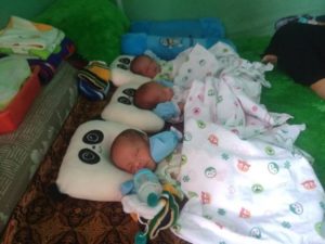 Keluarga Bayi Kembar Tiga Dapat Bantuan Pemerintah Muba