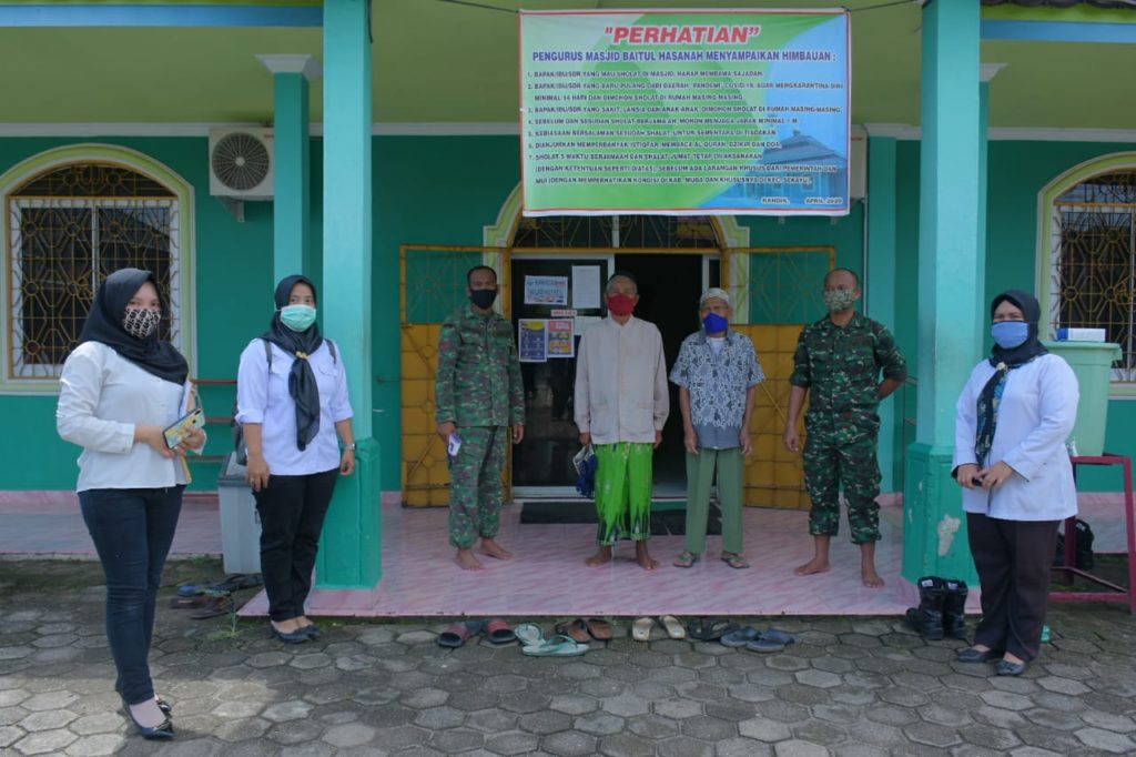 Pengawasan Di Posko Perbatasan Cek Suhu Tubuh Dan Sosialisasi Wajib Masker