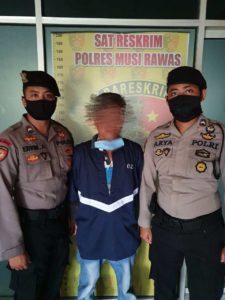 Pelaku Pengancaman Seorang Security Di Amankan Di Mapolres Mura