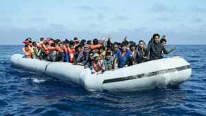 Penjaga Pantai Italia Menyelamatkan 100 Migran Dari Libya