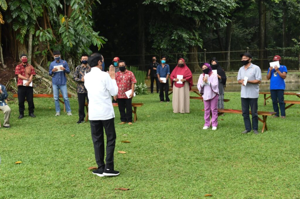 Presiden Beri Bantuan Modal Kerja di Istana Bogor