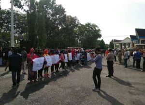 Marak Pungli, Kantor Bupati Lahat Diseruduk Ratusan Pedagang