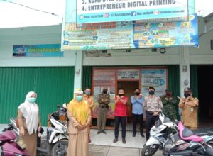 Putus Matarantai Covid 19, Tim Kesehatan Muara Enim Lakukan Pemeriksaan Kesehatan Di Pusat Keramaian