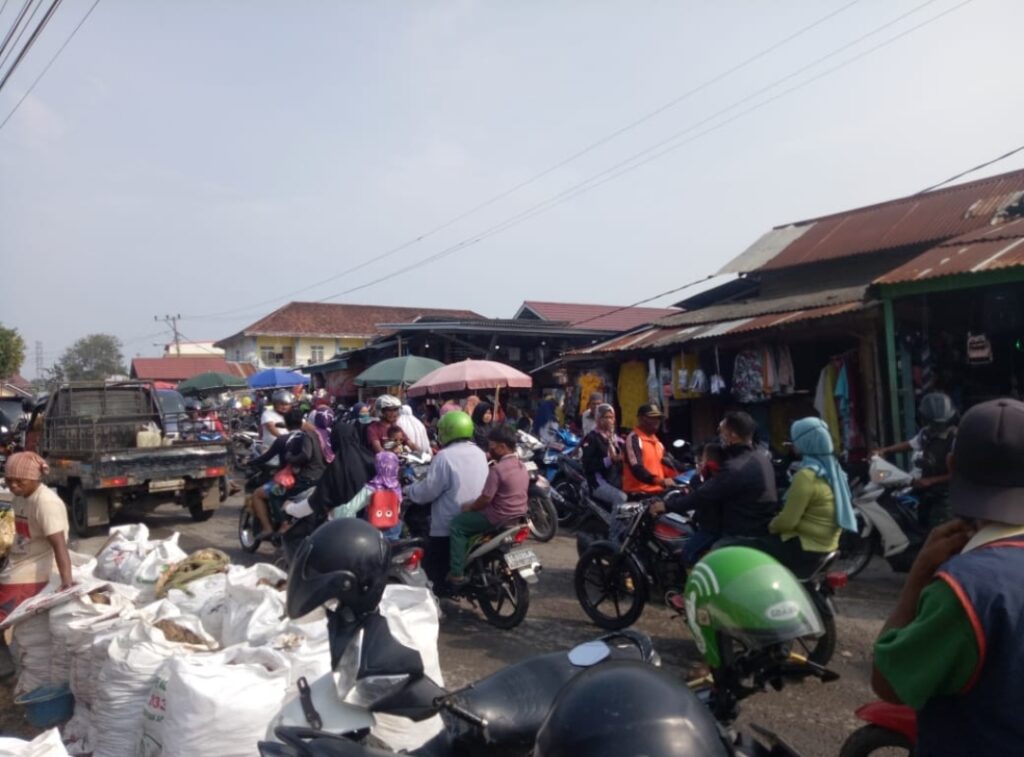 Jelang Idhul Adha, Pasar Pagi Di Gelumbang Dipadati Warga