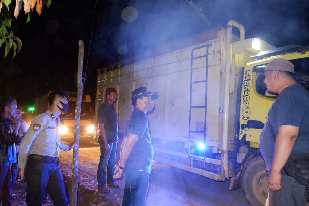 Camat Jirak dan Polsek Sungai Keruh Tingkatkan Keamanan Melalui Siskamling