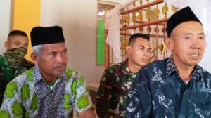 Ngalap Berkah, TNI Satgas Juga “Dekati” Ulama di Desa Sasaran