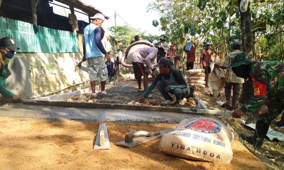 Babinsa Yang Ahli Bangunan Unjuk Keterampilan di TMMD