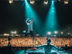 The Chainsmokers Tak Patuh Protokol Saat Konser Tuai Keritikan