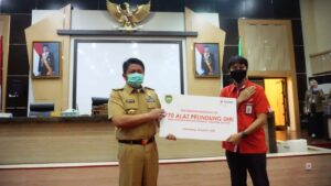 Telkomsel Berikan Bantuan Alat Pelindung Diri (APD) untuk Provinsi Sumsel