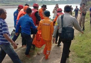 Bocah Tenggelam Di Sungai Lematang Ditemukan Tak Bernyawa