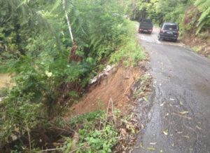Curah Hujan Tinggi, Jalan Menuju Dua Kecamatan Di Muara Enim Longsor