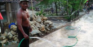 Air Berlimpah, Warga Bantu Rawat Jalan TMMD