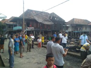 Korban Kebakaran Di Ulak Embacang Terima Bantuan Uang Tunai Dan Sembako