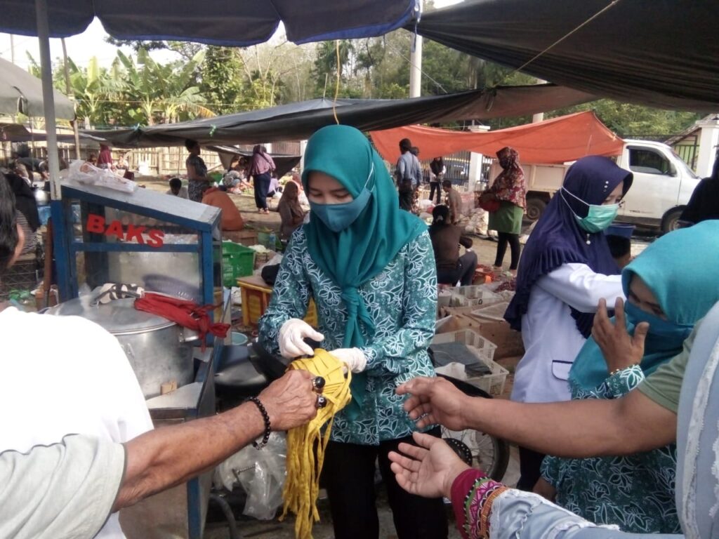 PKK Babat Supat Sebar Seribu Masker
