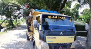 Babinsa Pastikan Pasokan Material Pra TMMD Kendal Dikirim Tepat Waktu