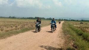 Semangatnya Warga Sendang Kulon Menuju Lokasi Kegiatan TMMD ke 109 Kodim 0715/Kendal