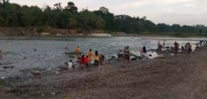 Muusim Kemarau Warga Lahat Manfaatkan Sungai Untuk Mandi dan Mencuci