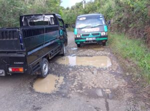 Warga Keluhkan Banyaknya Jalan Berlubang di Muara Enim