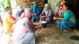 Mak-Mak Sonosari Sepakat Akan Dukung Logistik Untuk TNI dan Warga