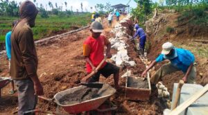 Loyalitas Mbah Sugito di Pembangunan Talud TMMD