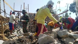 Satgas TMMD 109 Kodim 0727 Bersama Warga Membangun Dua Jembatan