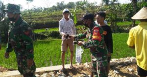 Sosialisasi Pemakaian Masker Gencar Dilakukan Satgas TMMD Ke-109