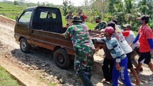 Di Lokasi TMMD, Semangat Gotong Royong TNI dan Warga Terus Meningkat