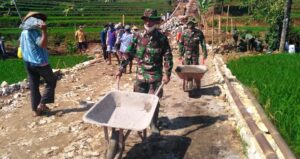 Lagi-Lagi Angkong Menjadi Buah Bibir di Lokasi TMMD