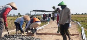 Jalan Dibangun TNI, Aktivitas Warga Lancar