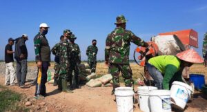 Saat Berkunjung ke Lokasi Pra TMMD, Dansatgas Berikan Apresiasi Anggota dan Warga
