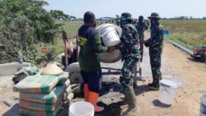 Semangat Membara TNI Dan Masyarakat, Membangun Jalan TMMD di Tengah Covid-19