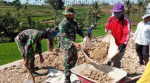 Danramil Jatipuro Bikin Warga Sasaran TMMD Kagum