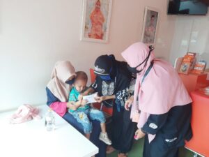 Rumah Zakat Salurkan Bantuan kepada Balita Penderita Hidrosefalus