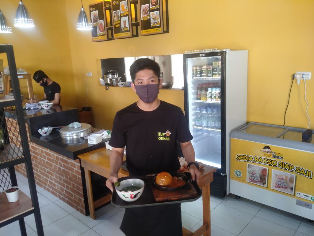 Cicipi Bakso Urat Dengan Sensasi Pedas di Bakso Juragan