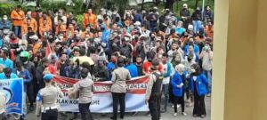 Ratusan Buruh Dan Mahasiswa di Lahat Minta UU Omnibus law Dibatalkan