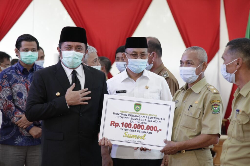 Herman Deru Guyurkan Rp7,7 Miliar Bantu Puluhan Desa Persiapan di Sumsel