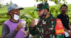 Kedekatan Dandim Karanganyar Bersama Warga Di Lokasi TMMD