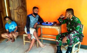 Nikmatnya Satgas TMMD Jatiwarno Minum Kopi Bersama Warga