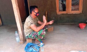Komunikasi Video Call Pengobat Rindu Satgas TMMD Karanganyar