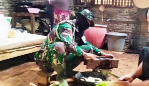 Satgas TMMD Berkesempatan Belajar Membuat Keripik Pisang