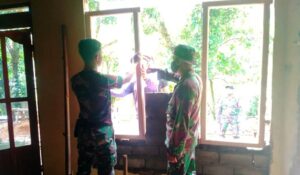 Kebut Rehab RTLH, Satgas TMMD Siapkan Kusen Pintu