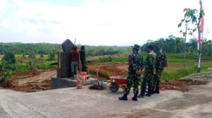 Danki Satgas TMMD 109 Cek Pembangunan Tugu Prasasti