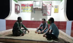 Satgas TMMD Temani Warga Ronda Malam