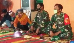 Babinsa Koramil 14/Jatipuro Menghadiri Pertemuan Rutin RT