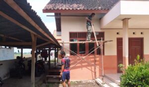 Tak Hanya Ngecor Jalan dan Rehab RTLH, Satgas TMMD Juga Bantu Perbaiki Sekolah