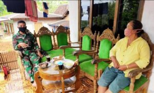 Anggota Satgas TMMD Jatiwarno Terus Pupuk Tali Silaturahmi Dengan Warga